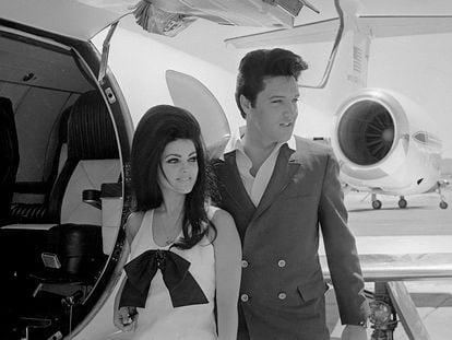Priscilla and Elvis Presley, boarding a plane after their marriage in Las Vegas in 1967.