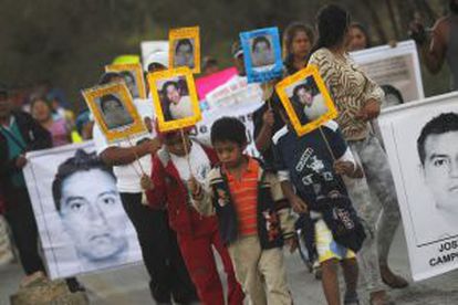People march to demand justice for the missing trainee teachers in Tixtla (Guerrero) on December 7.