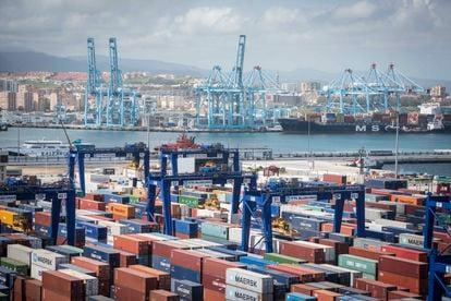 Containers at Terminal TTIA in the port of Algeciras (Cádiz).. 