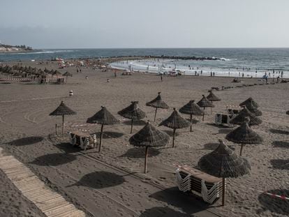 Las Américas beach in Tenerife, where many businesses are closed due to the coronavirus crisis.