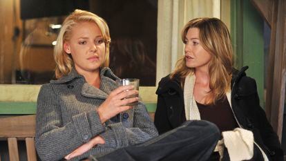 Katherine Heigl (l) and Ellen Pompeo in a scene from the fifth series of ‘Grey‘s Anatomy.’