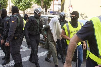 Civil Guard agents with a terror suspect in Lleida in July.