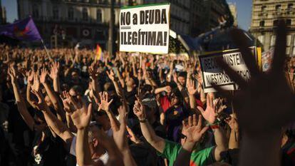 Spain&#039;s &#039;indignant&#039; protesters demonstrate at the Puerta del Sol square in Madrid on May 12, 2013, to decry economic injustice in a show of strength two years after their birth shook the political establishment.  