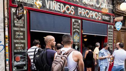 Bodega de la Ardosa, in the Madrid neighborhood of Malasaña, which will be one of the busiest in Madrid during World Pride, from June 23 to July 2.