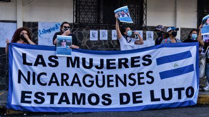 Members of the Volcánicas feminist collective at a protest at the Nicaraguan embassy in San José, Costa Rica.