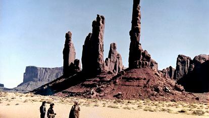 A photograph of the filming of John Ford's ‘Cheyenne Autumn.’