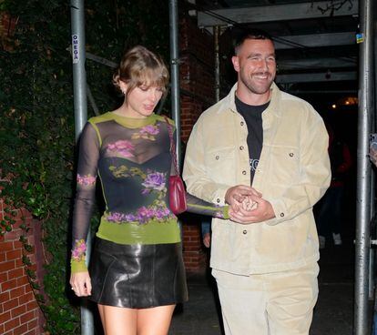 Taylor Swift y Travis Kelce, el pasado 15 de octubre por las calles de Nueva York.