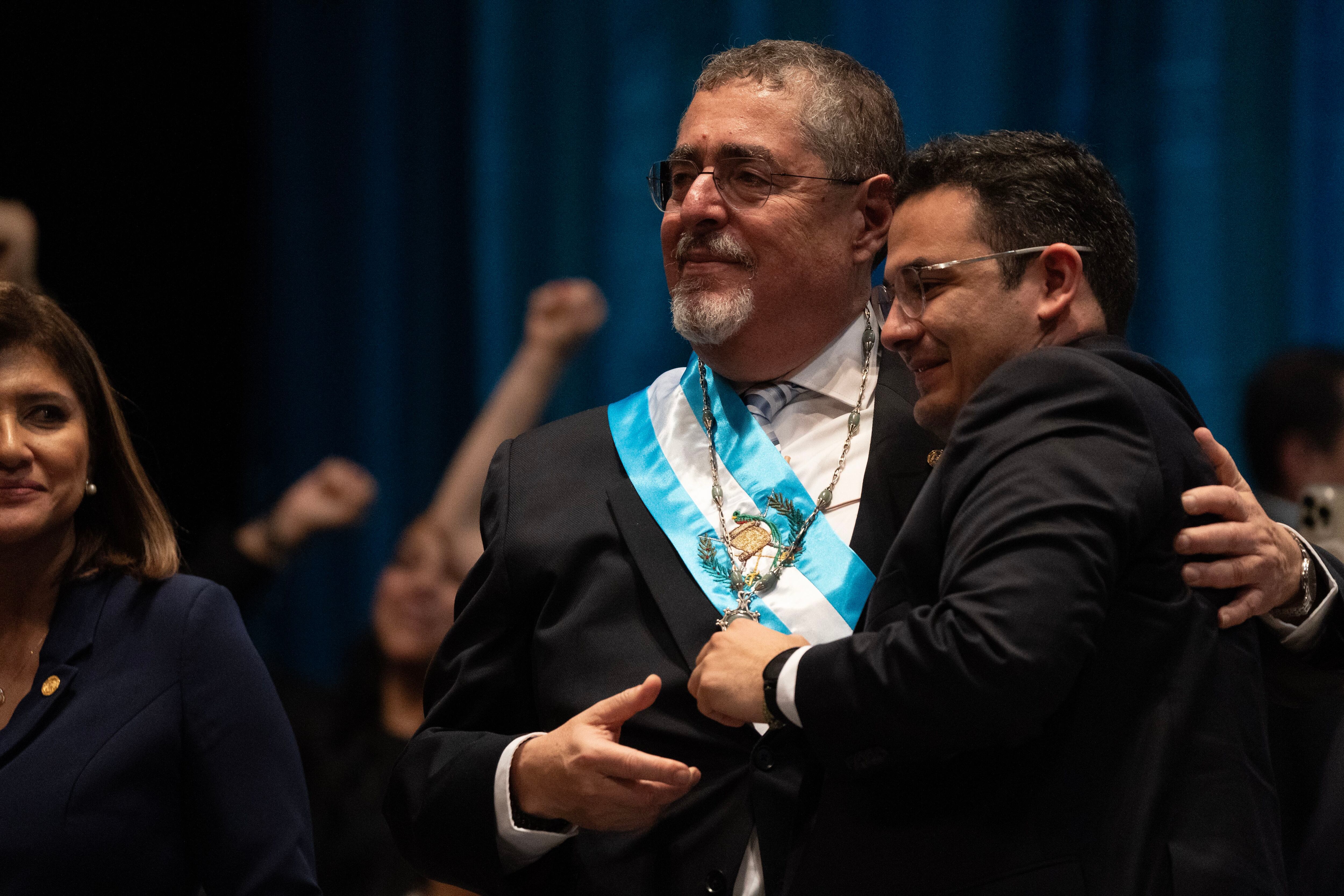 Bernardo Arévalo and Samuel Pérez hug at the investiture ceremony on January 15.