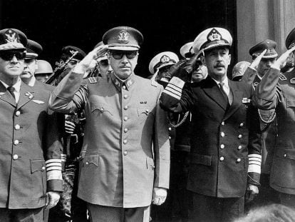 Pinochet (second from left) seen nine days after the 1973 coup.