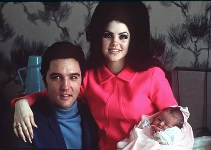 Elvis Presley poses with his wife, Priscilla, and their newborn daughter, Lisa Marie, at a Memphis hospital on February 5, 1968.
