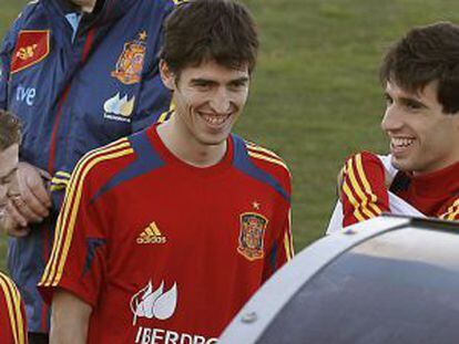 Del Bosque with Spain players at the Las Rozas training base.