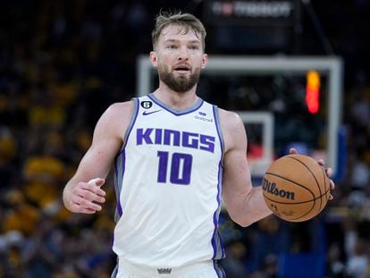 Sacramento Kings center Domantas Sabonis against the Golden State Warriors during the first half of Game 6 in the first round of the NBA basketball playoffs in San Francisco, Friday, April 28, 2023.