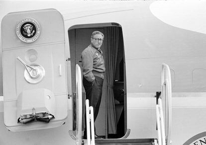 Henry Kissinger, National Security Advisor to President Richard Nixon, at the door of Air Force One before a trip to Washington state in 1971.