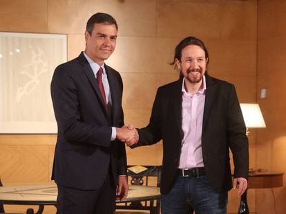 Pedro Sánchez (l) and Pablo Iglesias at their Tuesday meeting.
