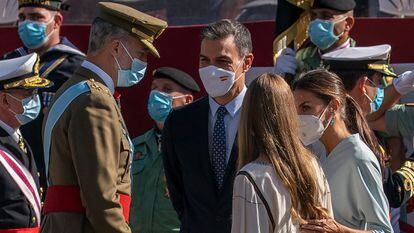 King Felipe VI, PM Pedro Sánchez, Queen Letizia and the Infanta Sofía at the military parade of October 12.