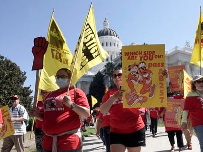 Fast food chain workers demanded in mid-August in Sacramento the passing of the law that would raise their salaries to $22 an hour.