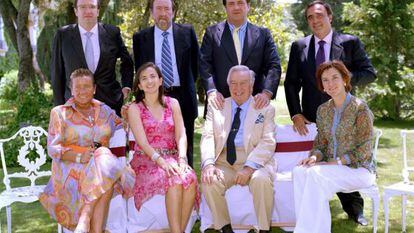 David &Aacute;lvarez (seated, second from right) with his seven children in their last full family photo taken in 2005.