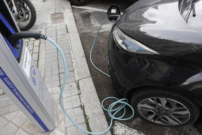 Electric cars still represent a negligible share of the total in Spain.