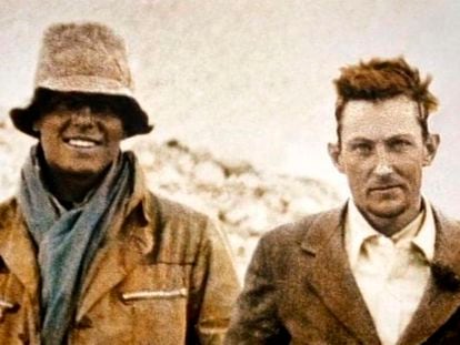 Andrew Irvine (left) and George Mallory in 1924.