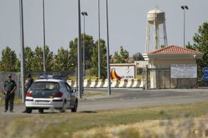 The entrance to the Morón airbase.
