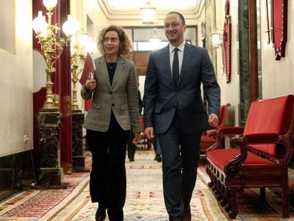 House speaker Meritxell Batet and her deputy Alfonso Rodríguez Gómez de Celis.