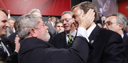 The former president of Brazil, Luiz In&aacute;cio Lula da Silva (l), consoles his opposite number in Spain, ex-Prime Minister Jos&eacute; Luis Rodr&iacute;guez Zapatero, after the bid for the 2016 Games went to the Latin American country in 2008.