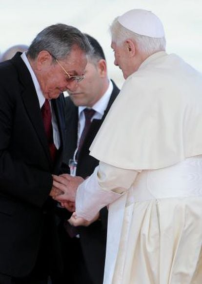 Cuban President Raúl Castro receives Pope Benedict XVI on Monday.
