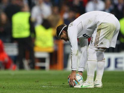 Sergio Ramos prepares to take his penalty against Bayern Munich.