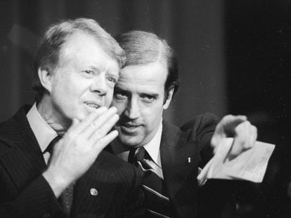 Senator for Delaware Joe Biden talks with US President Jimmy Carter during a fundraising event in 1978.