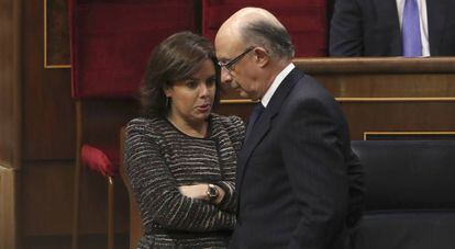 Spain's Deputy Prime Minister Soraya Sáenz de Santamaría and Finance Minister Cristóbal Montoro.